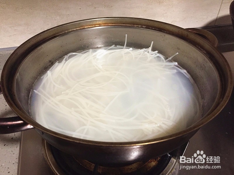 学会这一步，就能快速炒出更美味好吃的米粉