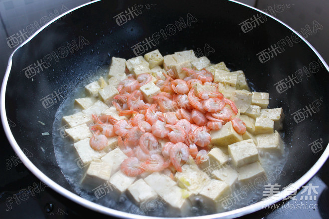豆腐虾煲的做法