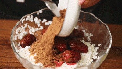 当地特色-竹筒饭-蒸出来的米饭口感才香