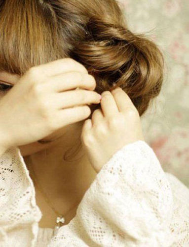 怎样打造超嫩妩媚日式盘发