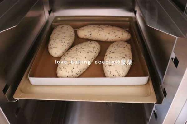 全麦黑芝麻软面包