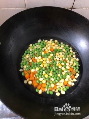食补养生玉米豌豆炒虾仁的做法