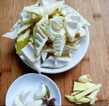 春笋炖排骨的做法