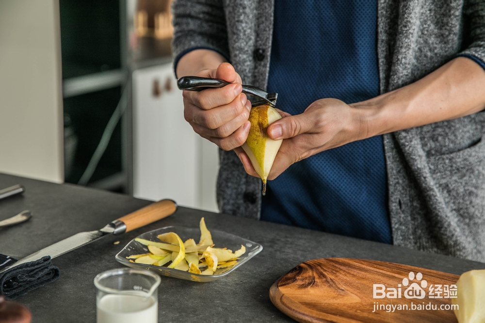 怎么做红酒啤梨配香煎三文鱼?