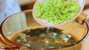 教你怎么做丝瓜蛋饼