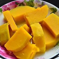 在家制作美味的香甜软糯芝麻南瓜球