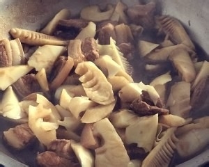 健康养生佳品竹笋烧肉的做法