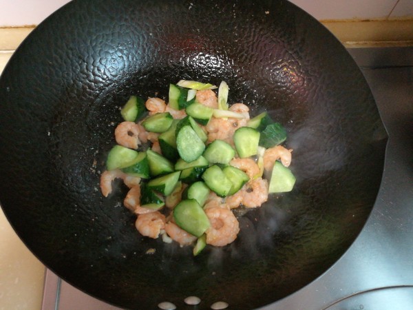 黄瓜炒虾仁的做法