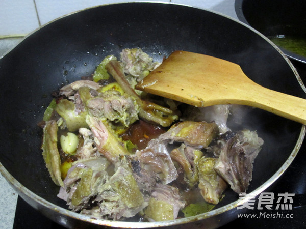 砂锅土豆炖柴鸡