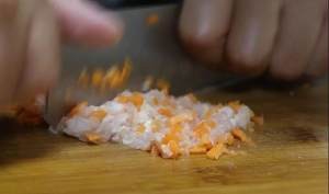 胡萝卜瘦肉鸡蛋卷的做法