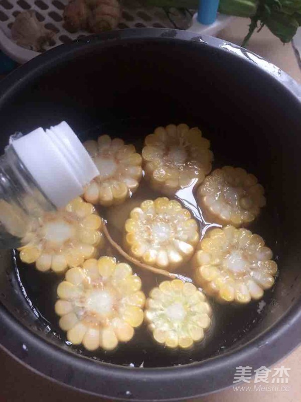 党参黄芪玉米排骨汤