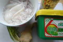 【炸酱面，花样做】酱爆鱿鱼面