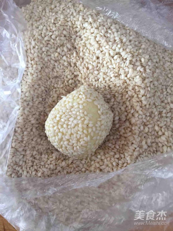 红薯糯米芝麻球