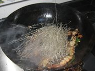 红根白菜焖大虾的做法