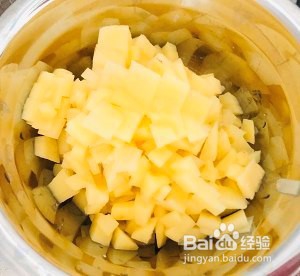 美味的香炒鸡肉丁