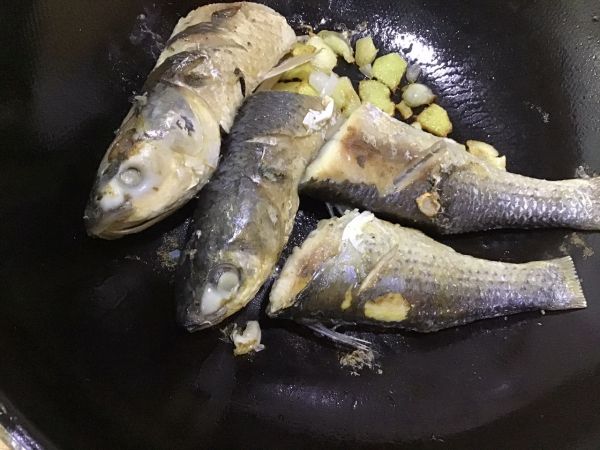 青椒萝卜焖乌鱼