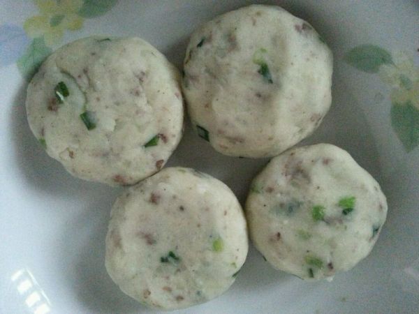 葱香牛肉土豆饼