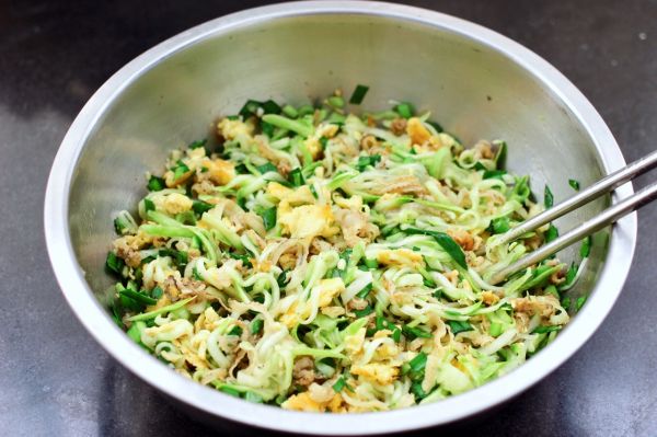 #美食视频挑战赛#鹅蛋扇贝西葫芦蒸包