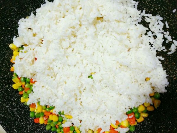 虾仁杂蔬蛋炒饭