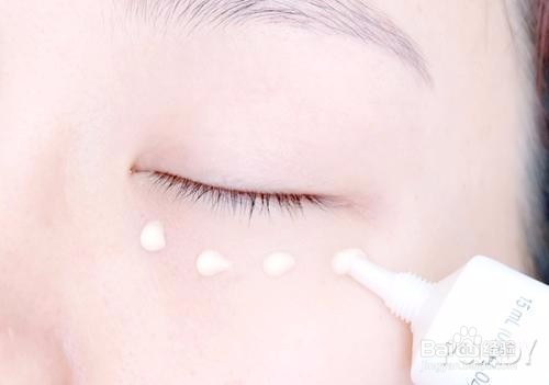 怎样选择眼霜眼霜涂抹有哪些注意的