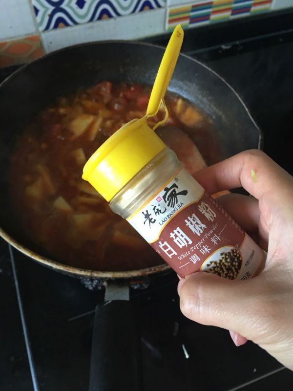 金针菇酸汤肥牛卷