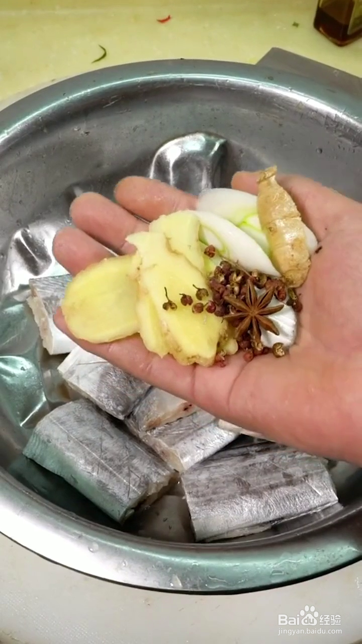 如何制作好吃的炸带鱼段