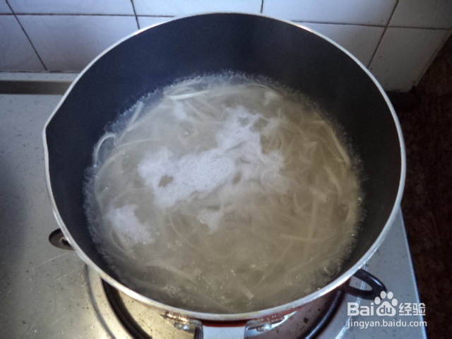 美味的汤面合一--咸蛋芥菜汤面