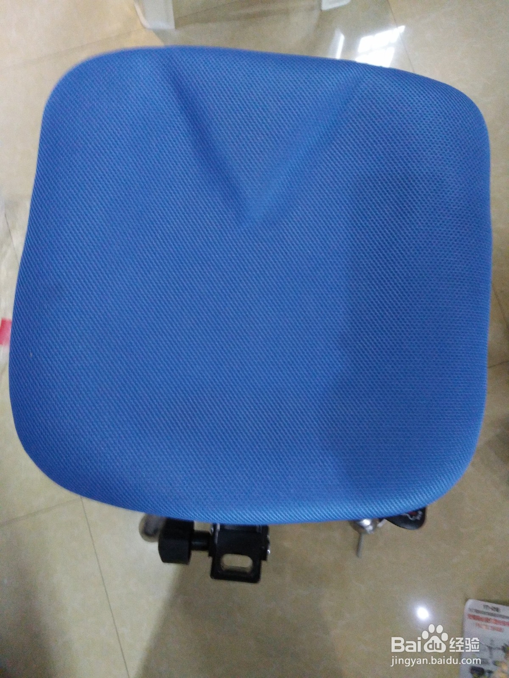 如何安装便携式电脑椅子