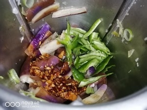 食补养生鱼香茄子的做法