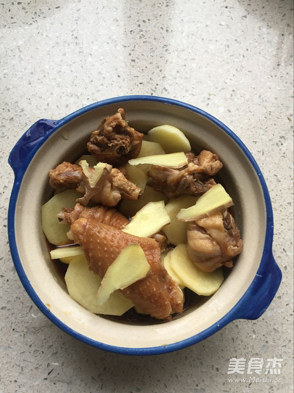酱味鸡块蒸土豆