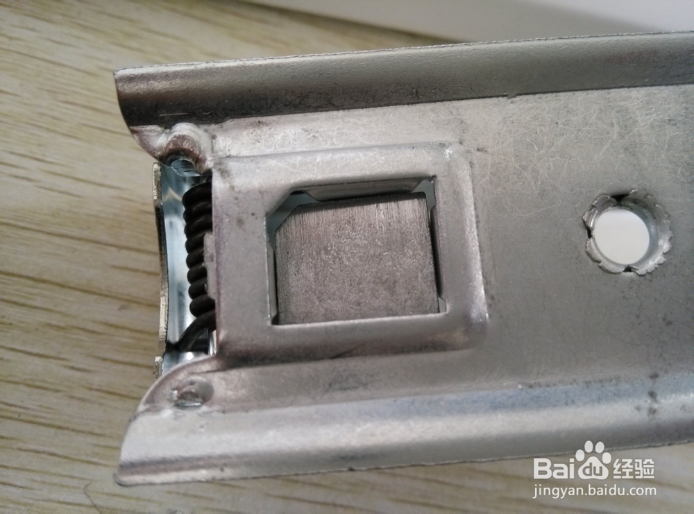 教你们如何用剪卡器剪成micro sim大小