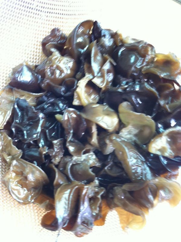 香菜凉拌黑木耳