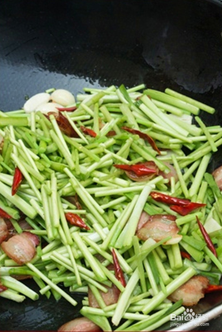 江西南昌招牌菜—藜蒿炒腊肉做法