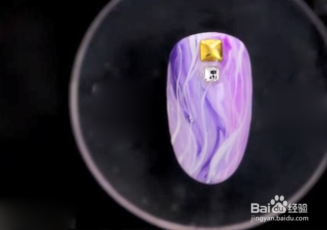 怎样做梦幻笔触晕染指甲