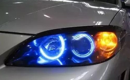 汽车夜晚后车灯为什么会自动亮