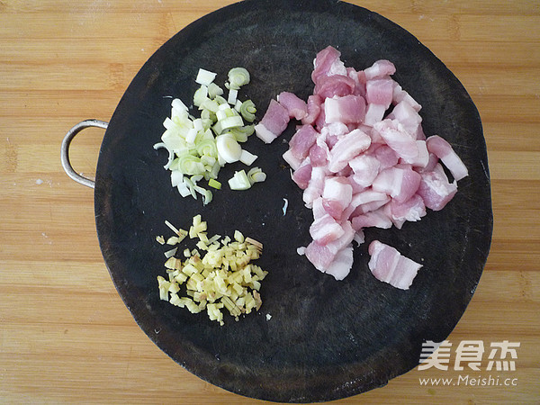 五花肉烧茄丁