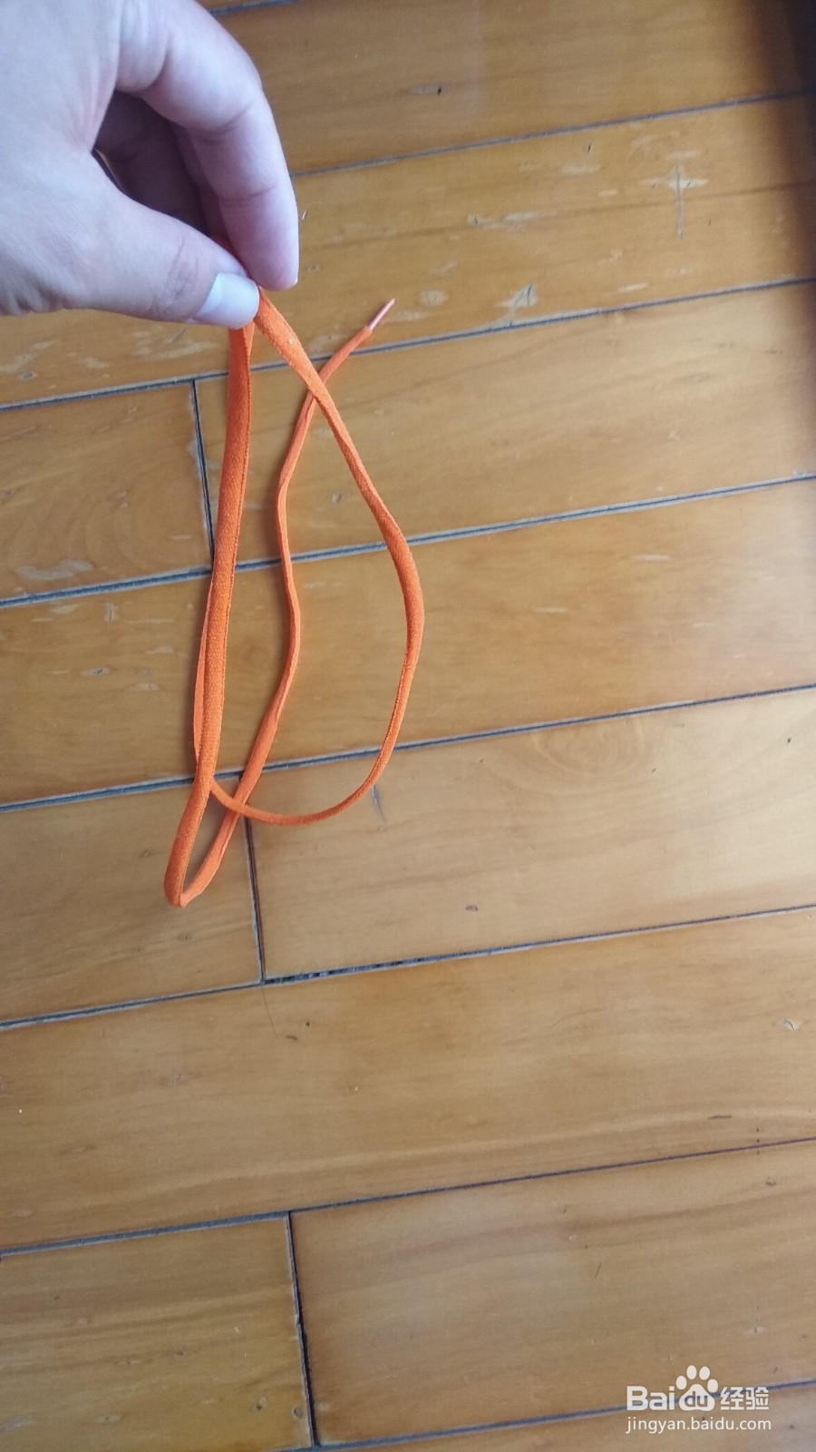 如何用一个鞋带做简易的中性笔的支架