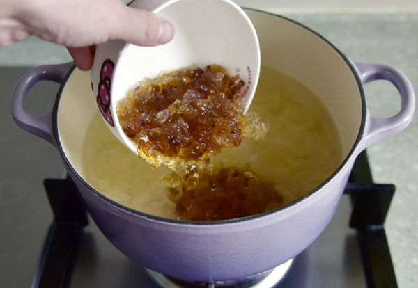 蔓越莓桃胶银耳羹