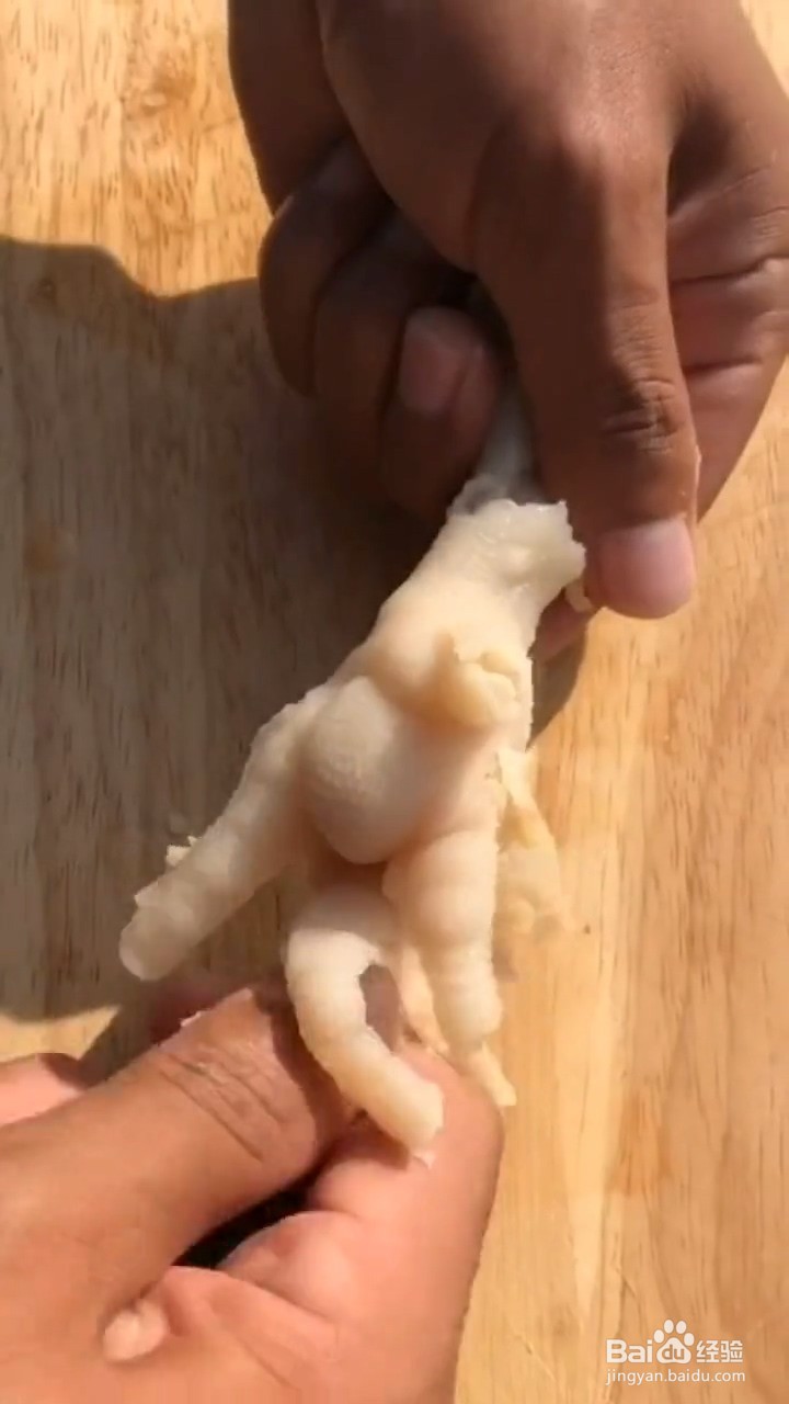 如何自制美味好吃的泡椒无骨鸡爪