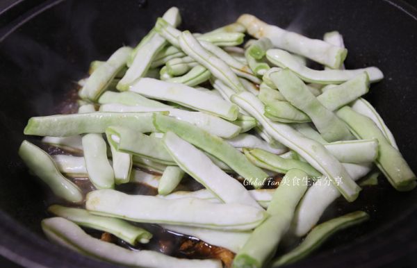 鸡腿肉豆角焖面