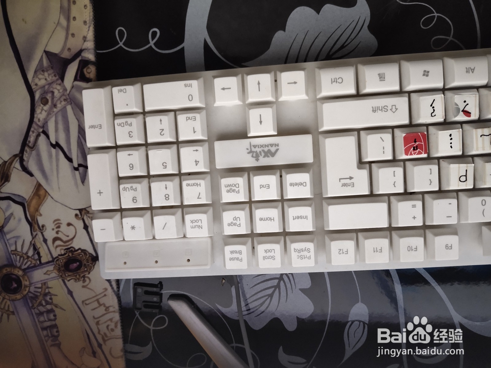 怎么让电脑键盘亮