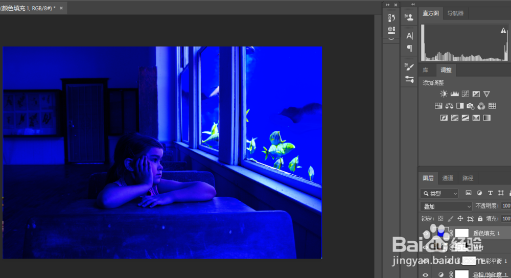 通过P合成小女孩在家里看海底世界的超现实场景