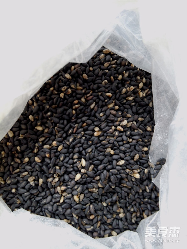 龙猫黑芝麻汤圆