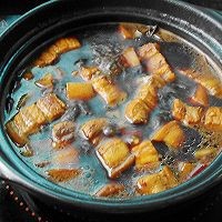 秘制五花肉炖土豆的做法