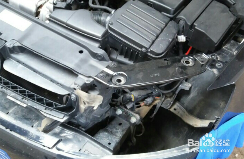 新速腾大灯怎么拆装