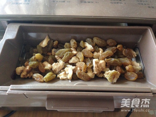 红糖核桃葡萄干吐司