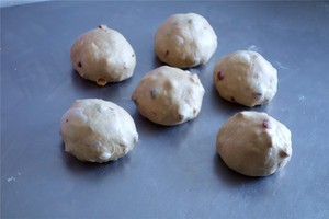 烤熟的榛子仁和酒渍蔓越莓怎么乳酪软欧