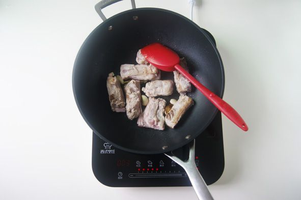 姬松茸排骨煲仔饭