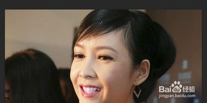 PS中怎么利用调整图层对牙齿进行美白