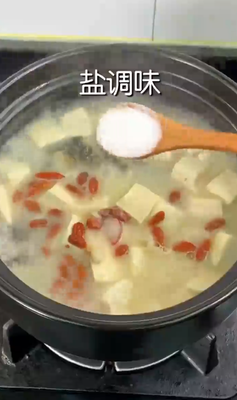 怎样做鲫鱼豆腐汤